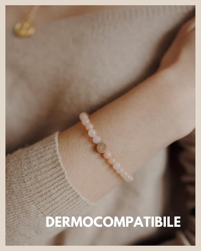 Detalle 2 de GD GOOD.designs EST. 2015 Bracciale con lettere e perle di quarzo naturale, placcate oro rosa