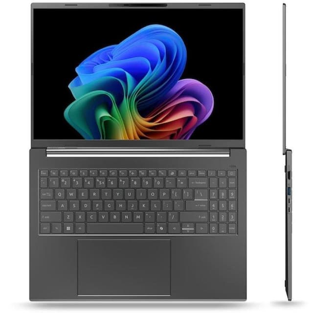 Detalle de Acer Aspire 16 AI A16-52M con pantalla OLED de 16