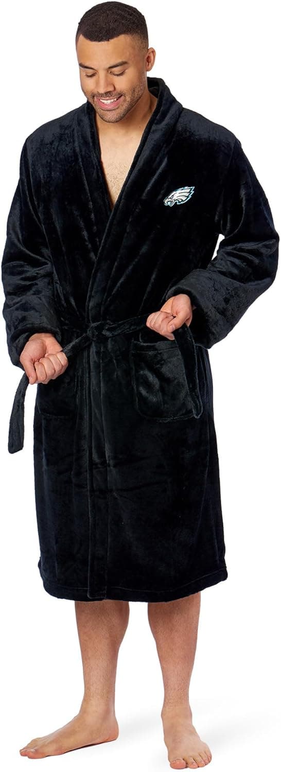 Detalle 2 de Northwest NFL Philadelphia Eagles Adult Unisex Silk Touch Bathrobe (L/XL) — Officially Licensed Loungewear, Black