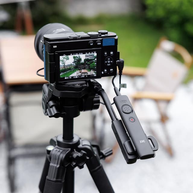 Detalle de JJC Video Recording Shutter Release Cable Remote Switch for Panasonic LUMIX DC-ZS99 (TZ99) / S9 / G100D DSLR Camera