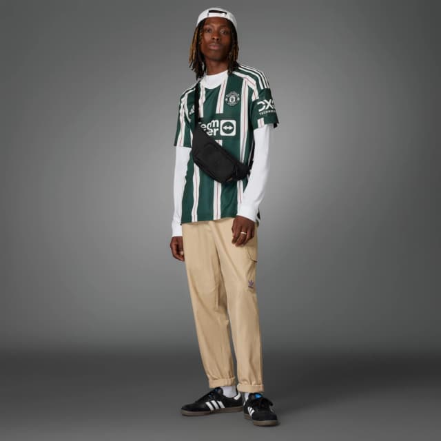 Detalle 2 de Camiseta segunda equipación Manchester United 23/24 Adidas en verde