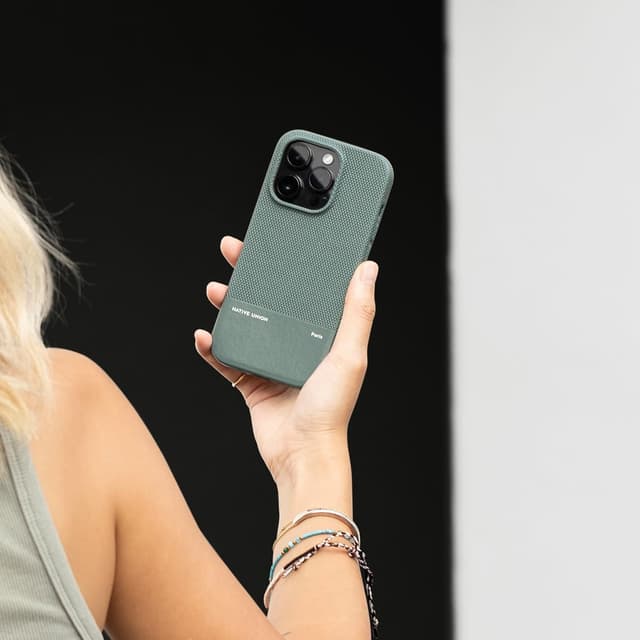 Detalle de Re Classic Case 3.0 for iPhone 16 Pro Max