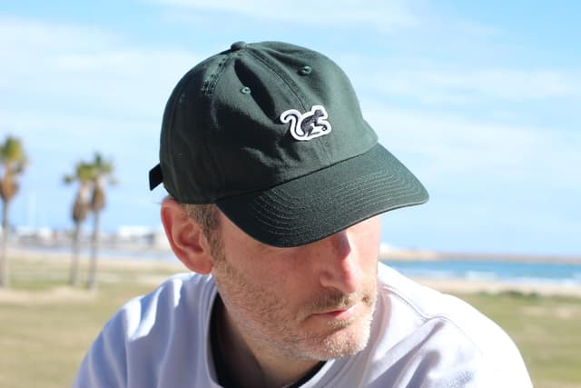 Detalle de Surf Monkey Berretto Baseball Classic in cotone biologico con chiusura a pinza