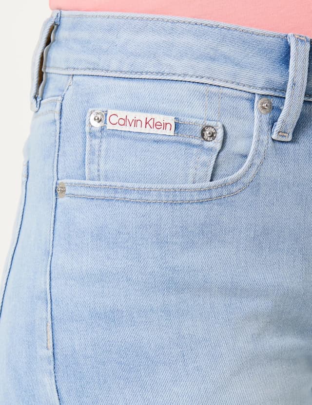 Detalle de Calvin Klein Jeans donna: stile iconico per il guardaroba di tutti i giorni