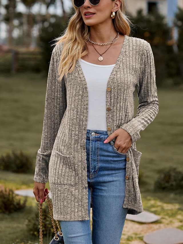 Detalle de MYCOLORBLUE Damen-Strickjacke „Alte Zeiten“ – gerippter Cardigan mit Knopfleiste und Taschen