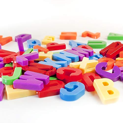 Detalle 2 de Miniland Letras magnéticas Mayúsculas 76 piezas 🧩
