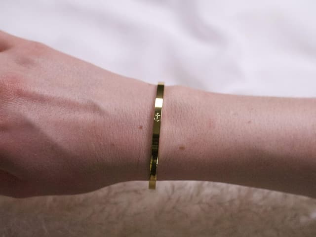 Detalle 2 de BERGERLIN Armband mit Anker-Symbol – verstellbarer Edelstahlarmreif (vergoldet), Unisex