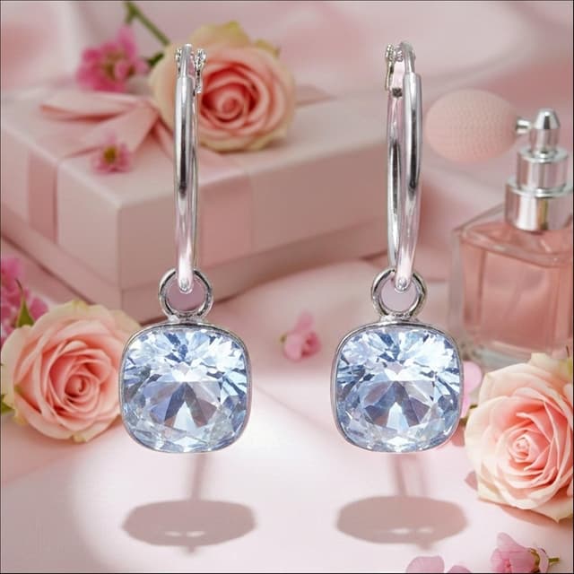 Detalle de Silber-Creolen 925 Sterling von NOBEL SCHMUCK mit Charm-Anhänger und Kristall