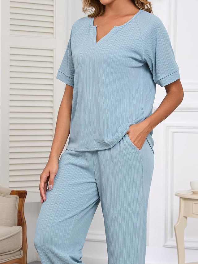 Detalle de Famulily women’s lounge wear set: V-neck short sleeve top & wide-leg trousers with pockets
