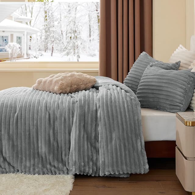 Detalle 2 de BEDELITE Queen Fleece Comforter Set 1 with Pillowcases