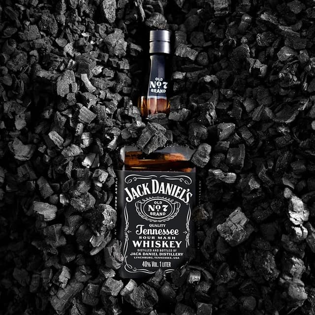 Detalle 2 de Jack Daniel's Tennessee Whiskey Old No.7, Suave y Intenso 🥃