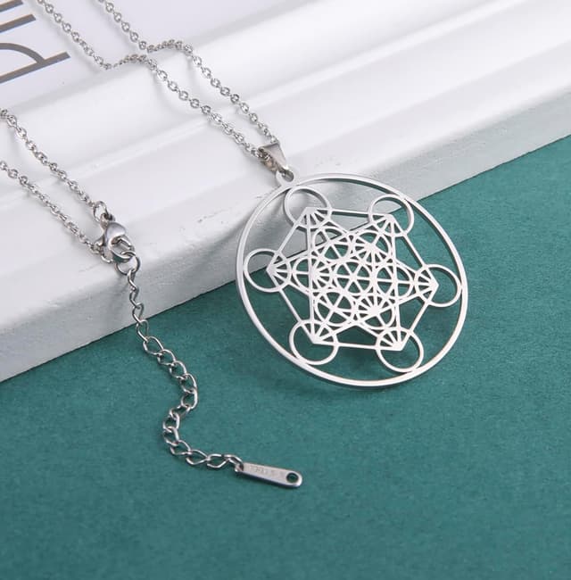 Detalle de EUEAVAN Metatrons Würfel Halskette mit Metatron-Quader-Anhänger – spirituelles Schutzsymbol