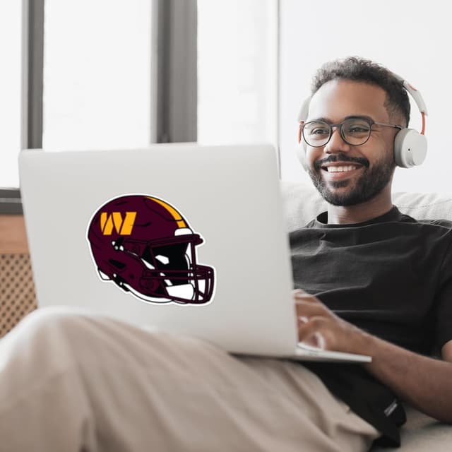 Detalle 2 de Siskiyou Sports Washington Commanders Helmet Auto Decal (Team Colors) — Officially Licensed NFL