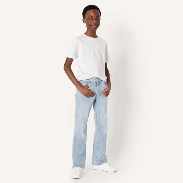 Detalle de Amazon Essentials Boys' Medium Stretch Regular-Fit Bootcut Jean