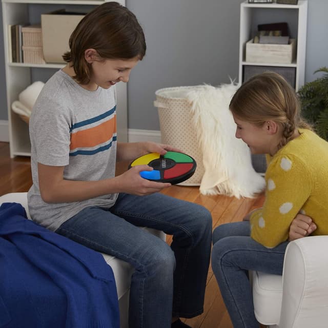 Thumbnail 4 de Hasbro Simon Handheld Memory Game