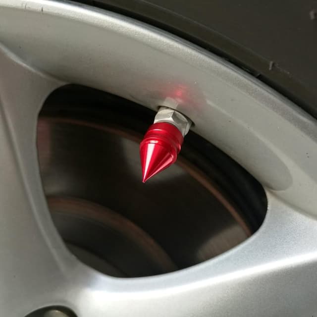 Detalle 2 de SENZEAL Spike Valve Caps 5pc Red