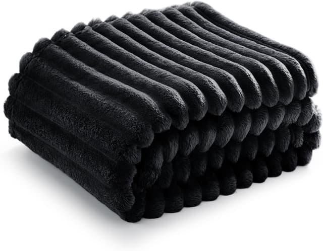 Detalle de Bedsure Fluffy Fleece Throw Blanket (150x200 cm) in Black – cosy sofa and bed throw for women and girls