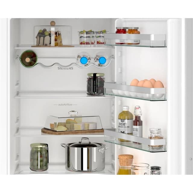 Detalle de Siemens frigorífico integrable No Frost hyperFresh y superFreezer 194 cm y 290 L en blanco