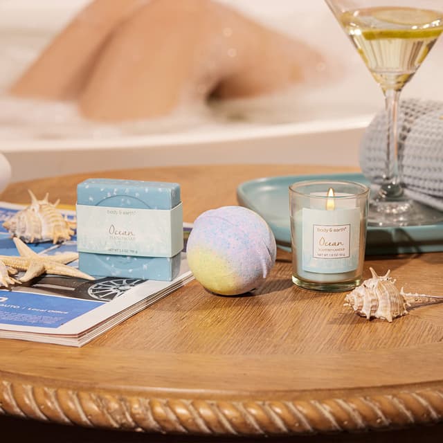 Detalle de BODY & EARTH Geschenkbox für Frauen „Ocean Scent“ (5-teilig) mit Duftkerze, Körperbutter, Handcreme & mehr