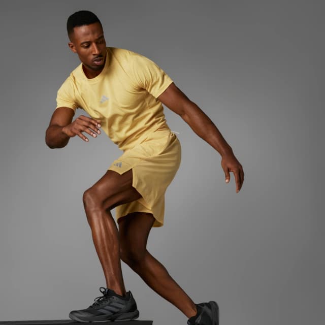 Detalle de adidas Designed for Training HIIT Workout HEAT.RDY Print: pantalón corto amarillo para entrenar