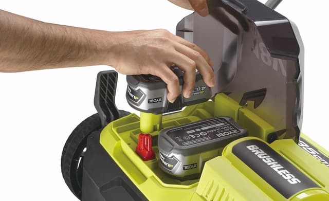 Detalle 2 de Ryobi RY18SFX35A-0 scarificatore brushless a batteria 36V (2x18V ONE+), larghezza 35 cm, 4 profondità di lavoro