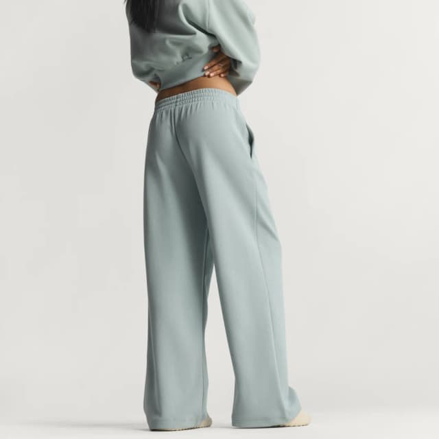 Detalle 2 de Pantalón recto Soft Lux Adidas en verde