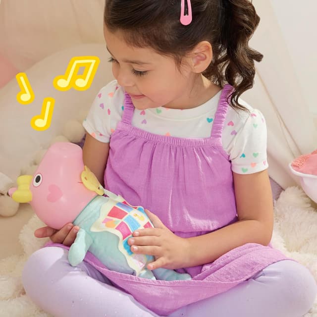 Detalle 2 de Peppa Pig Oinks and Snuggles Evie interactive doll 28 cm