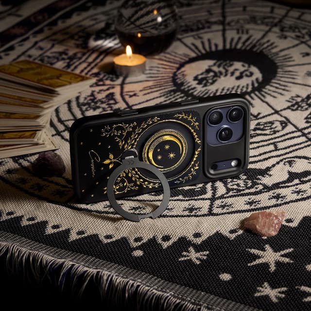 Detalle de CASEKOO iPhone 17 Pro Max Tarot Case