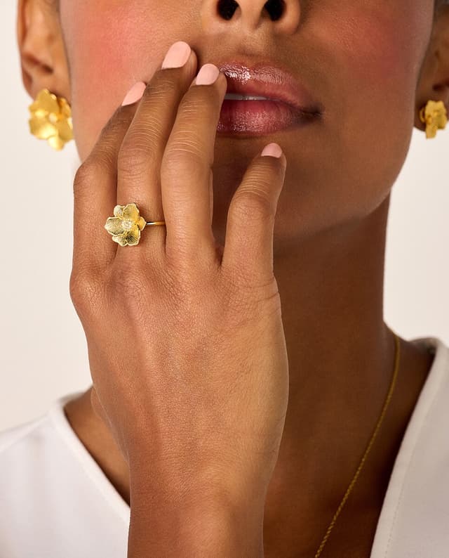 Detalle de DPT Antwerp Anillo Botanique plata con diamante y perla 💍