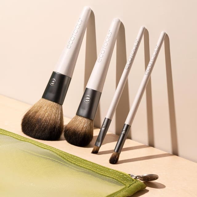 Detalle 2 de ECOTOOLS On-the-go Style Kit 🖌️ Set de 4 Brochas y Neceser Blanco