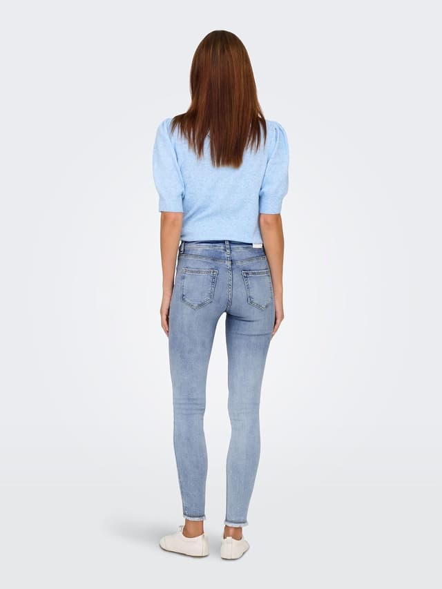 Detalle de ONLY Skinny Fit Jeans ONLBLUSH a vita media: jeans skinny leggeri per l’uso quotidiano