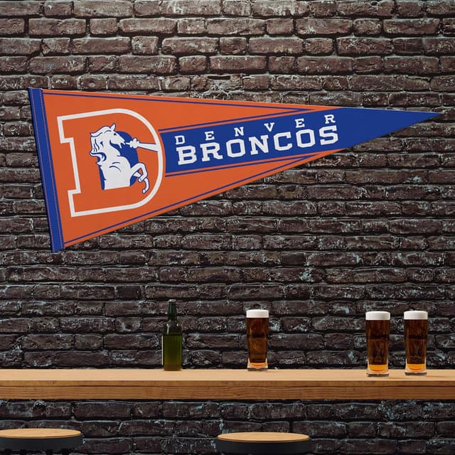 Detalle 2 de Rico Industries NFL Football Retro Felt Wall Décor Pennant (12" x 30")