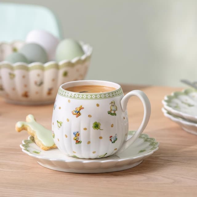 Detalle de Villeroy & Boch Easter Delight Henkelbecher grün – Kaffeebecher/Tee-Tasse aus Premium-Porzellan mit Golddetails