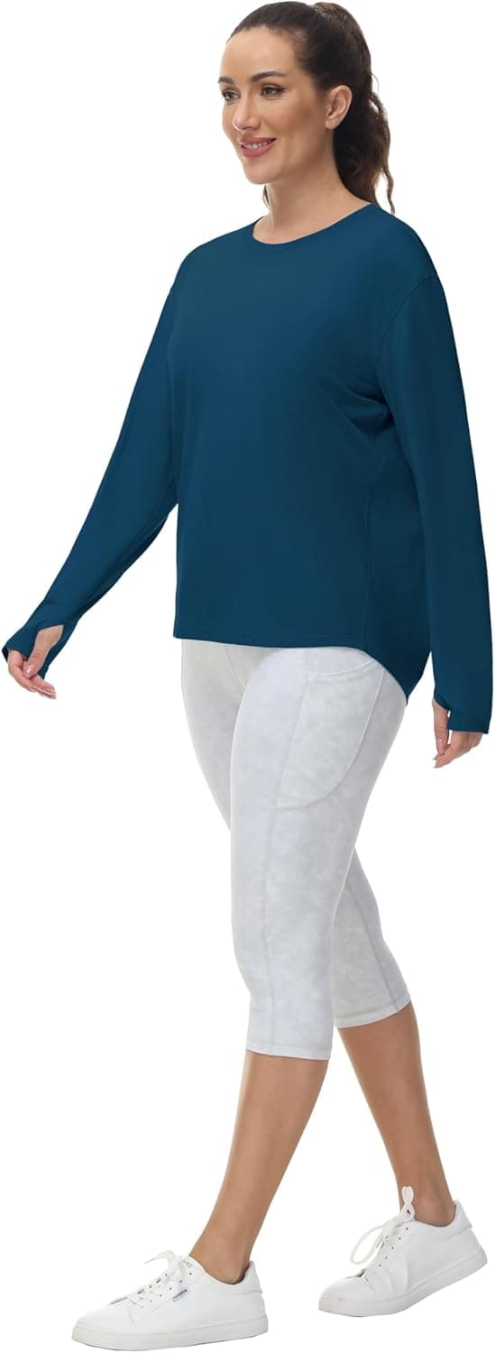 Detalle de THE GYM PEOPLE Women’s long sleeve workout shirts with thumb holes and loose back hem