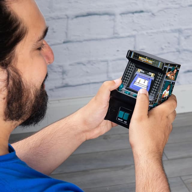 Detalle de Mini Classic WWE Handheld – kompakter WWE-Wrestling-Handheld mit LCD-Display