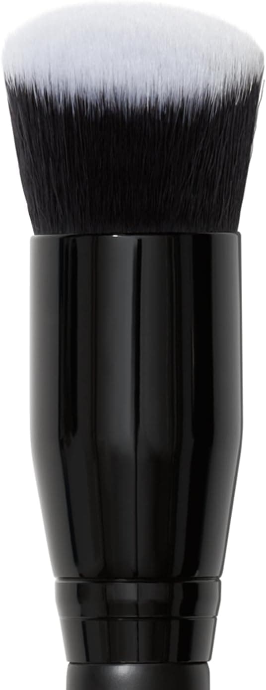 Detalle de e.l.f. Pinceau à blush liquide camouflage : pinceau biseauté pour appliquer et mélanger