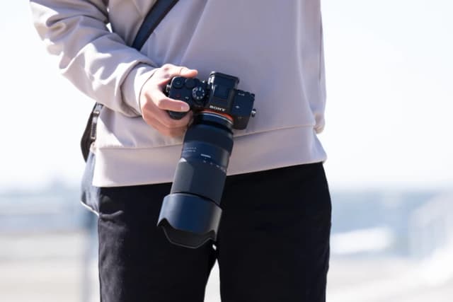 Detalle de Tamron 50-300mm f/4.5-6.3 Di III VC VXD für Sony E (Vollformat) – Zoom mit Bildstabilisierung