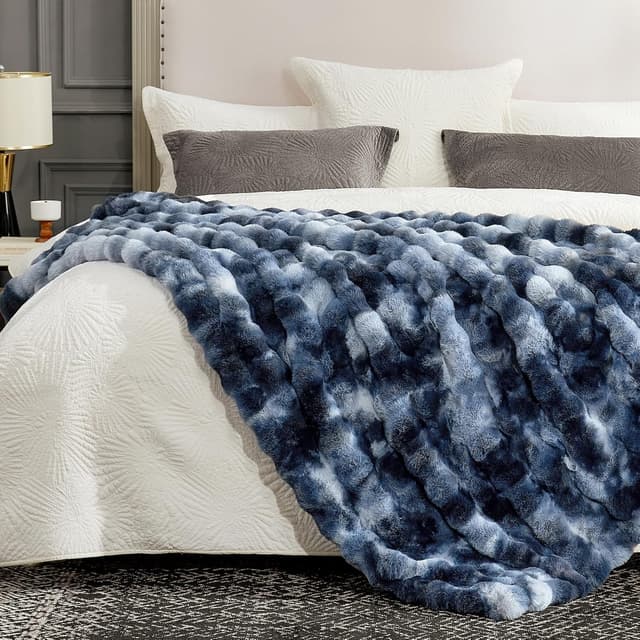 Detalle 1 de Cozy Bliss Faux Fur Throw Blanket 50x60