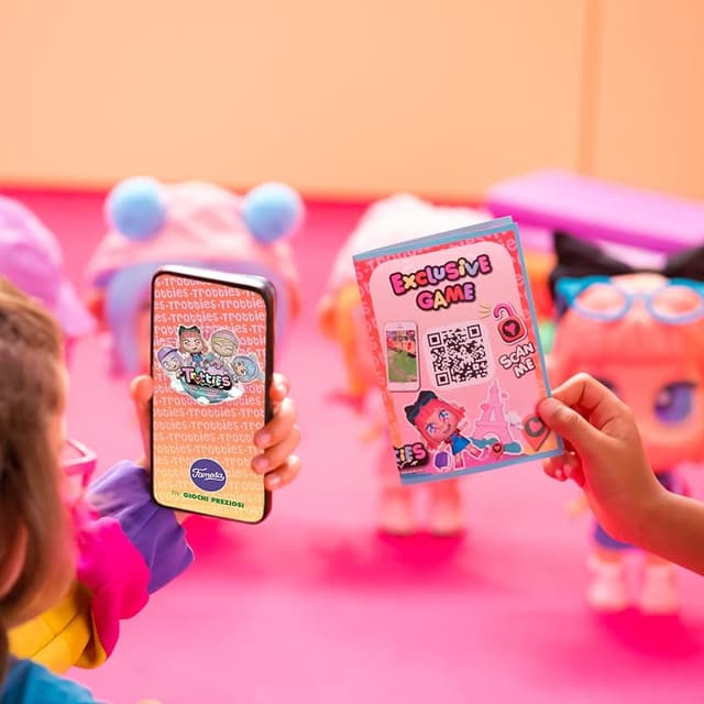 Detalle de Famosa Mini Sophie muñeca 10 cm con accesorios