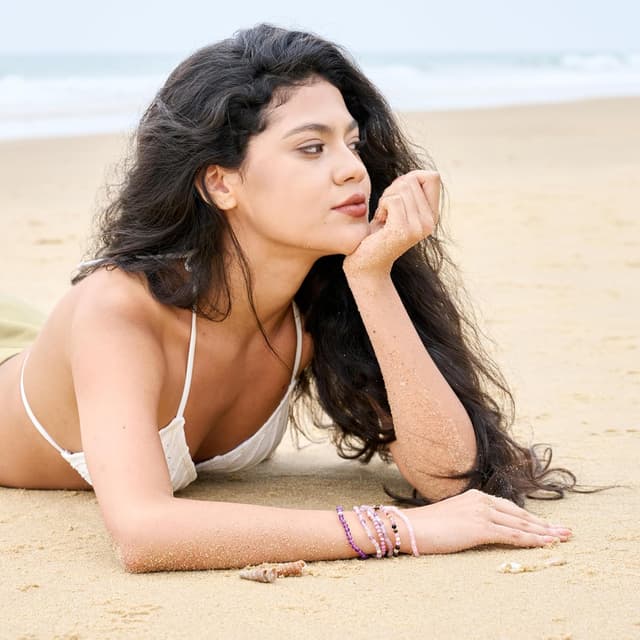 Detalle 2 de Farfume Edelstein-Perlenarmband mit Amethyst (4 mm) und Silber 925 – elastisch, natursteinbasiert