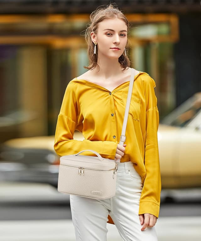 Detalle 2 de Youngoa große Kosmetiktasche aus Ledergewebe für Damen (26 x 17 x 14 cm) – wasserdicht, mit herausnehmbarer Trennwand & Schultergurt