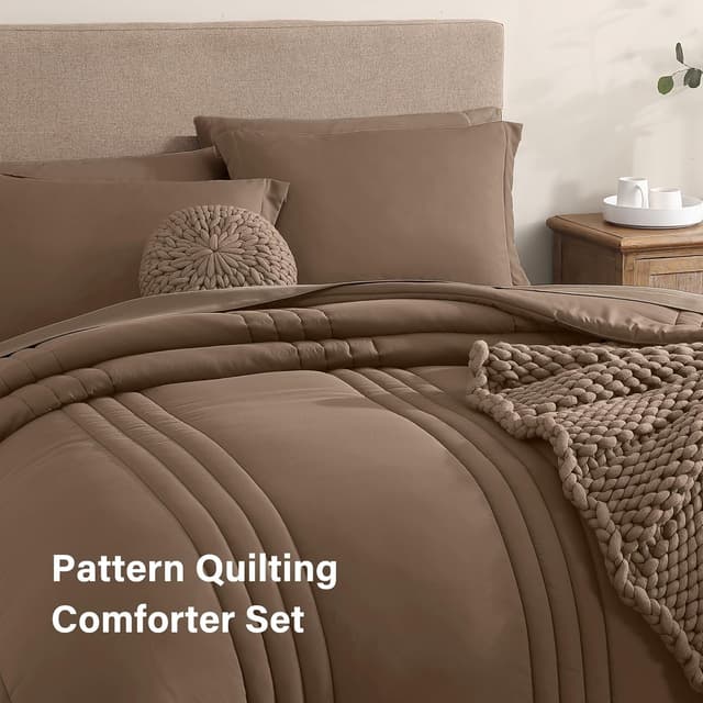 Detalle de Monbix King Size Comforter Set (7 Pieces) in Raw Umber Bed in a Bag