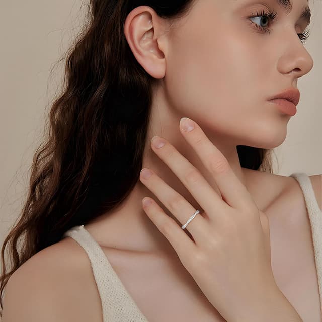 Detalle de Macachii 925 Sterling Silver & 14K Gold Plated Adjustable Engagement Ring (Thumb Ring) with Cubic Zirconia