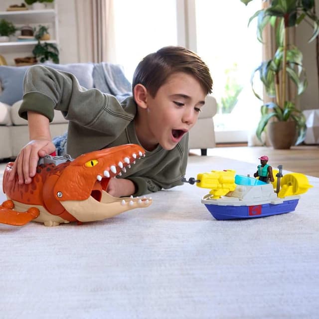 Detalle de Fisher-Price Imaginext Jurassic World Rebirth Aquachomp Mosasaurus playset (18-inch) with 3-inch action figure, launcher boat & projectiles