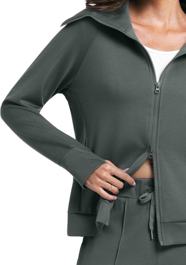 Detalle de Casly Lamiit 2-Piece Lounge Set for Women (Long Sleeve Zip-Up + Wide-Leg Sweatpants) — Spring Travel Outfit