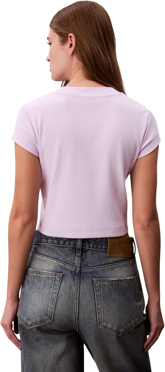 Detalle de Calvin Klein T-shirts femme : un essentiel à porter au quotidien
