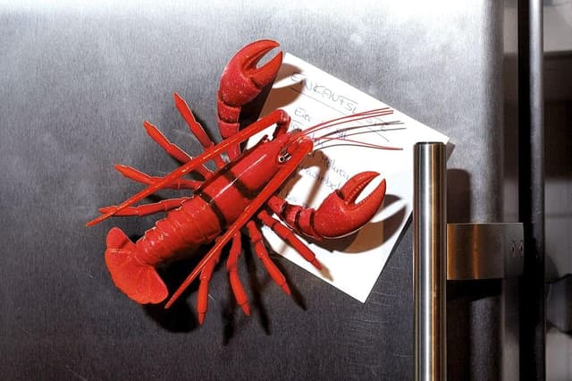 Detalle 2 de Moses aimant déco homard rouge pour cuisine (métal) – 12,5 x 9 x 3,5 cm
