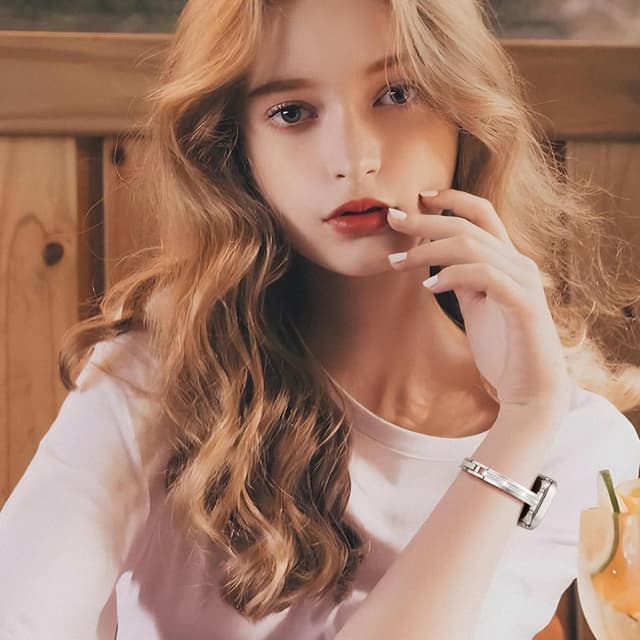 Detalle de Missair slim metal Apple Watch strap (40/41/42/44/45/46/49mm) with bling diamond look