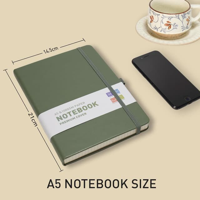 Detalle de PYNEX Notizbuch A5 Dotted mit Hardcover – Lederoptik, 192 Blatt (100 g/m²) und Gummischließe