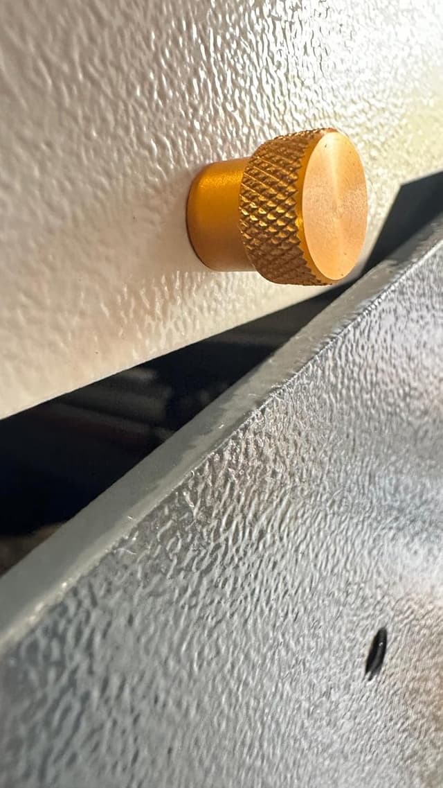 Detalle 2 de Orange knurled thumb screws M5×10